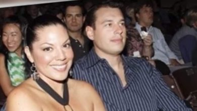 Familiefoto van de bekendheid, getrouwd met Sara Ramirez, die beroemd is vanwege Husband of Sara Ramirez  