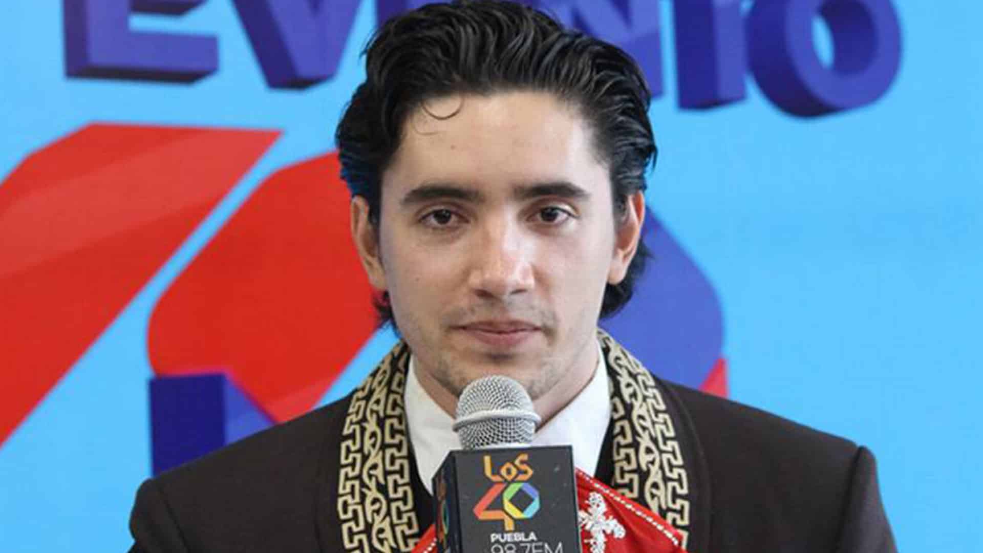 What is Alex Fernández Jr. Famous for? His Age, Wife, Parents