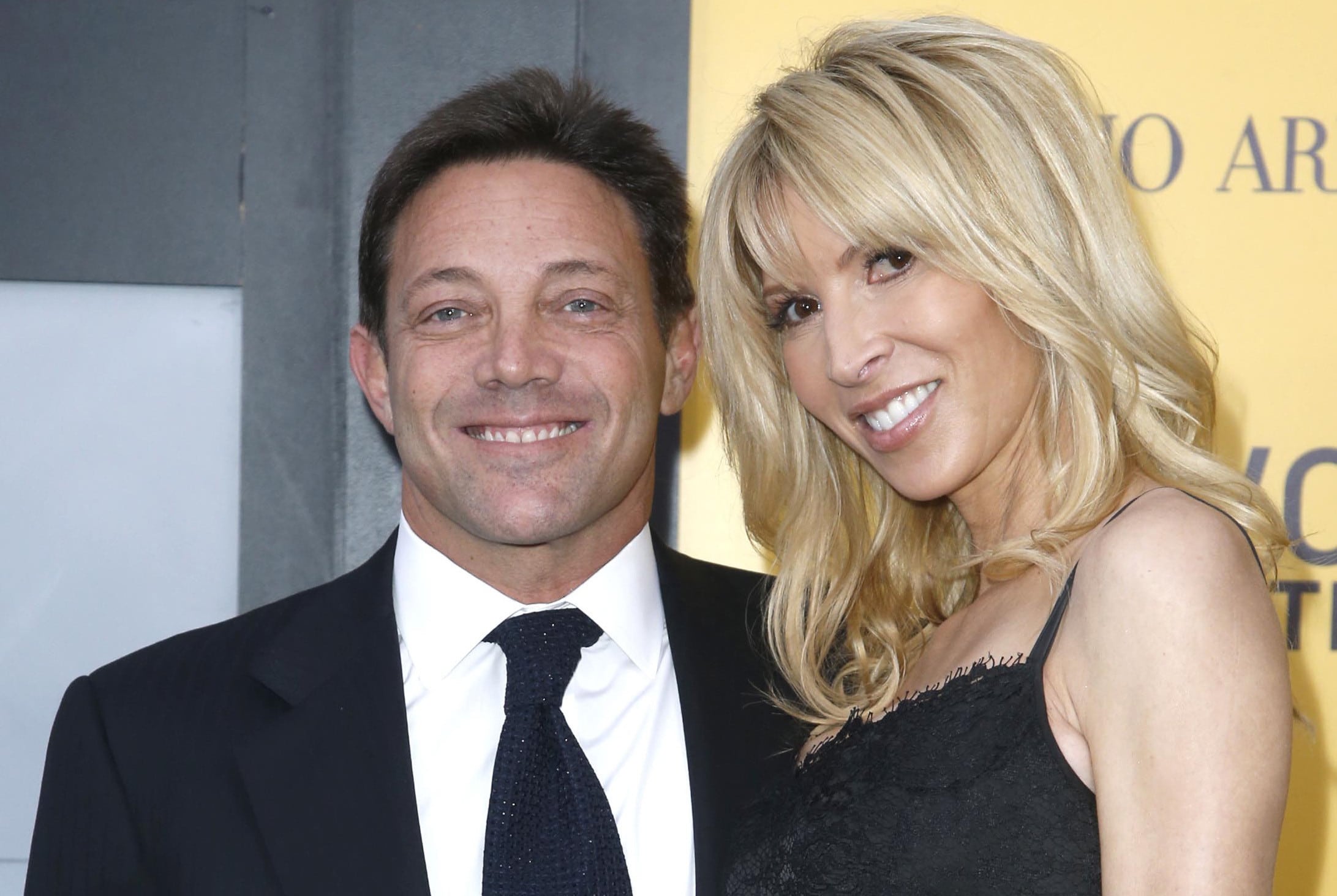 mandig Nat svælg Who is the REAL “Wolf of Wall Street”, Jordan Belfort? His insane Bio: Net  Worth, Wife, Arrested, Kids, Ex-wife Nadine Caridi, Drugs, Family