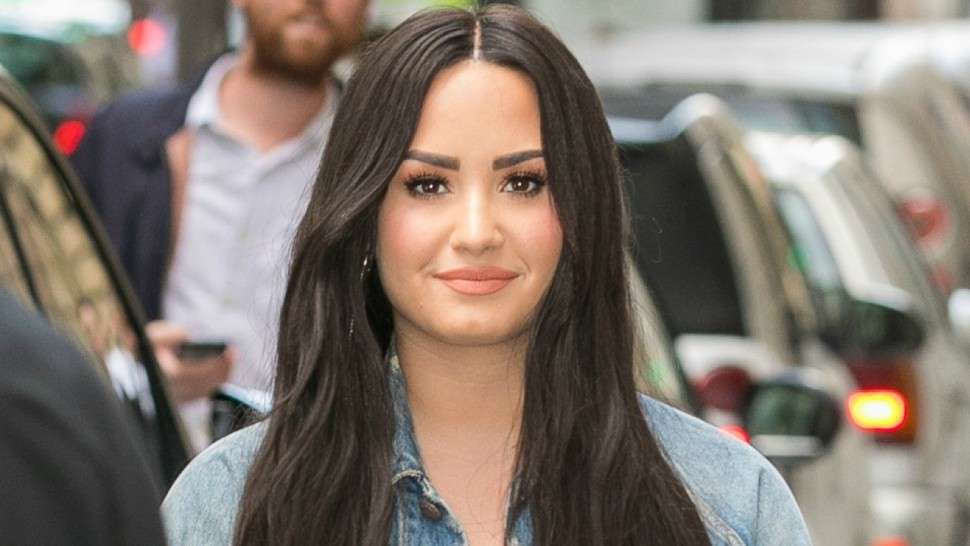 Demi Lovato net worth, heart attack, sister, father, dating, body, Wiki Bio