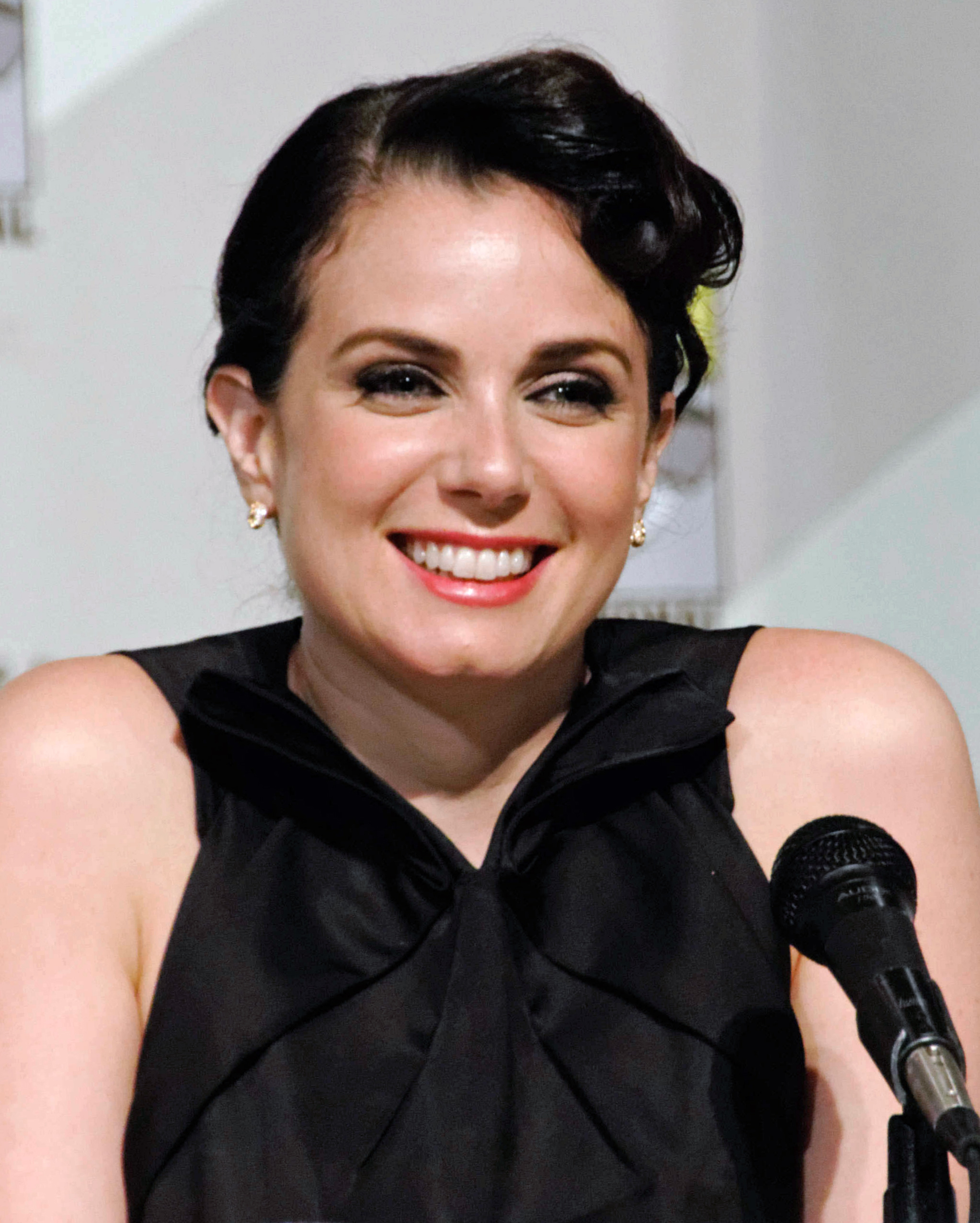 Mia Kirshner Wiki Bio, husband, married, relationships, net worth, lesbian