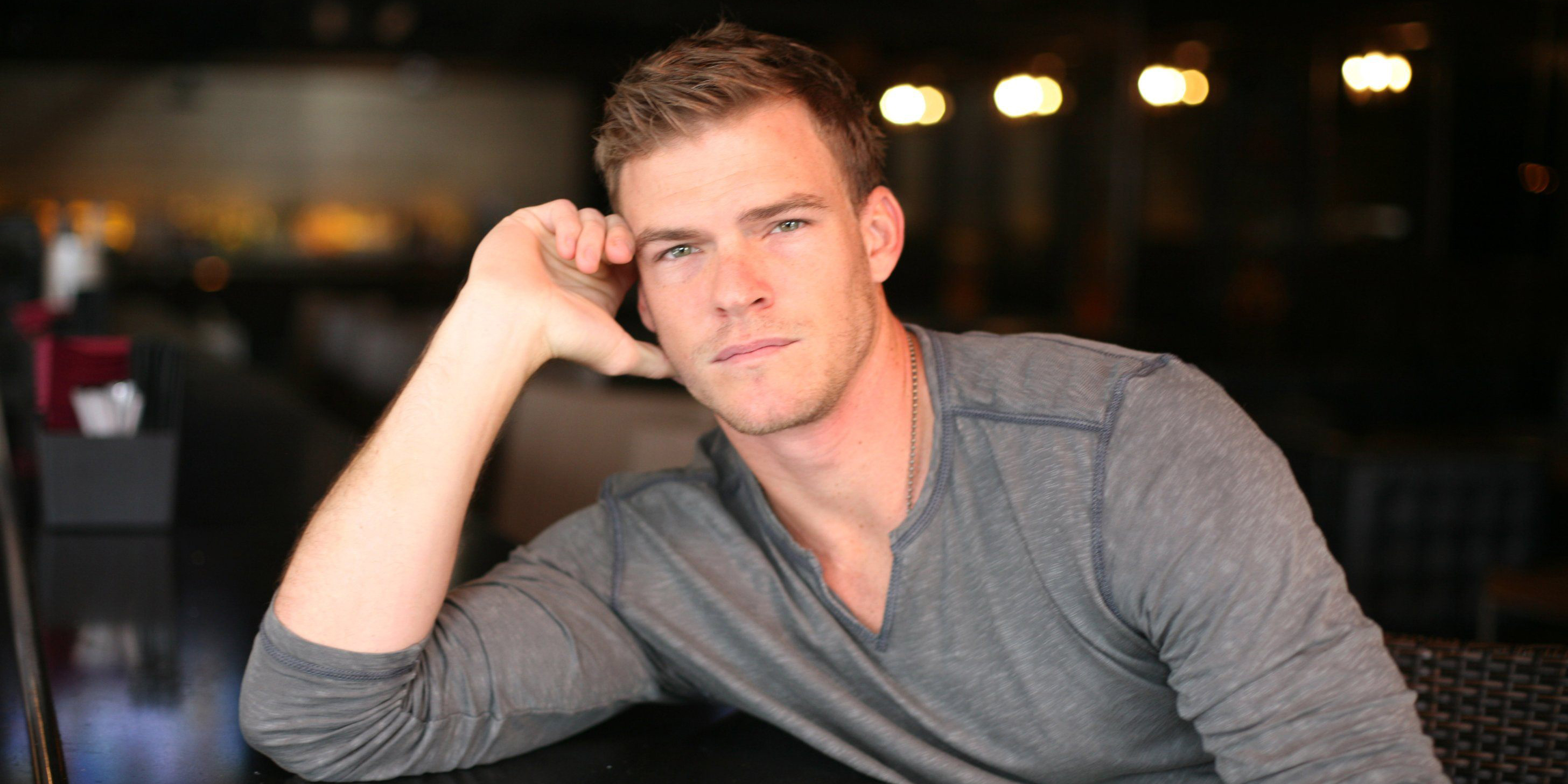 Alan Ritchson (Hunger Games) Wiki Bio, net worth, height, wife, gay, body