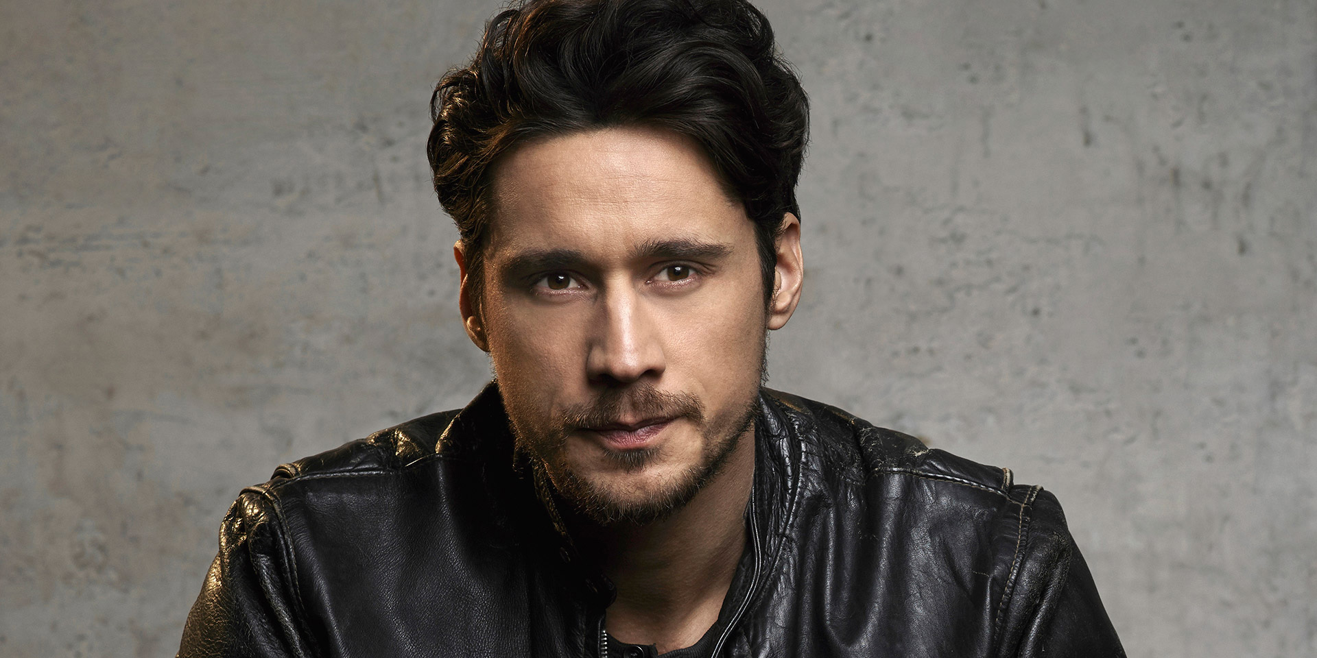 Peter gadiot gay