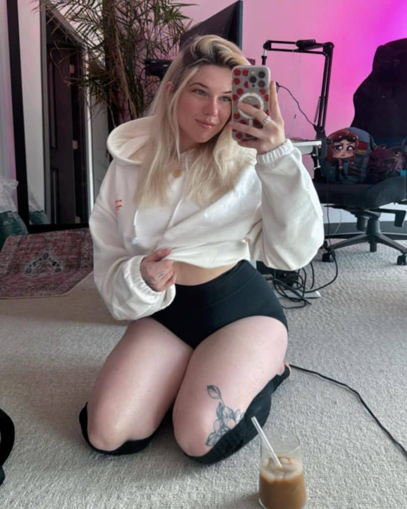 Eevie Aspen's Biography Age, Measurements, Career, Net Worth